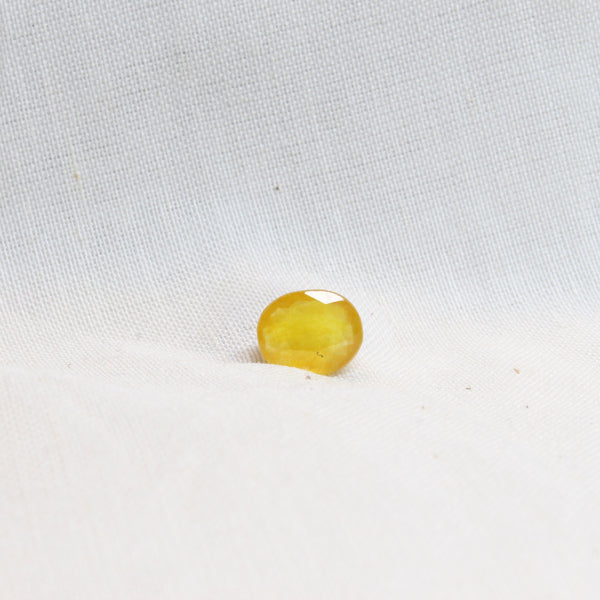 NATURAL YELLOW SAPPHIRE 2.30-carats (s0039-A7)