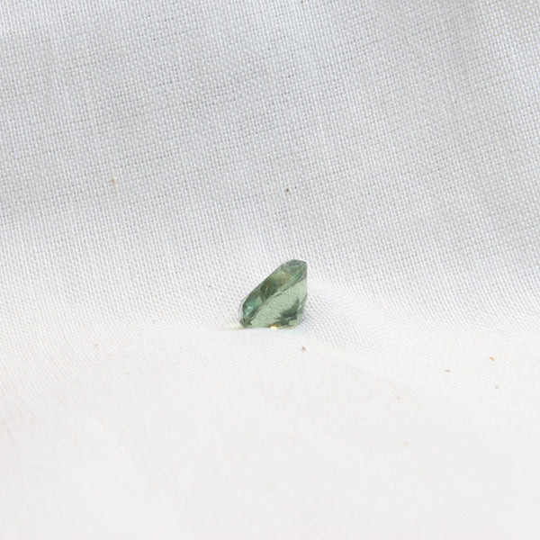 NATURAL & ORIGINAL PERIDOT 3.35-CARATS (S0180-A14)